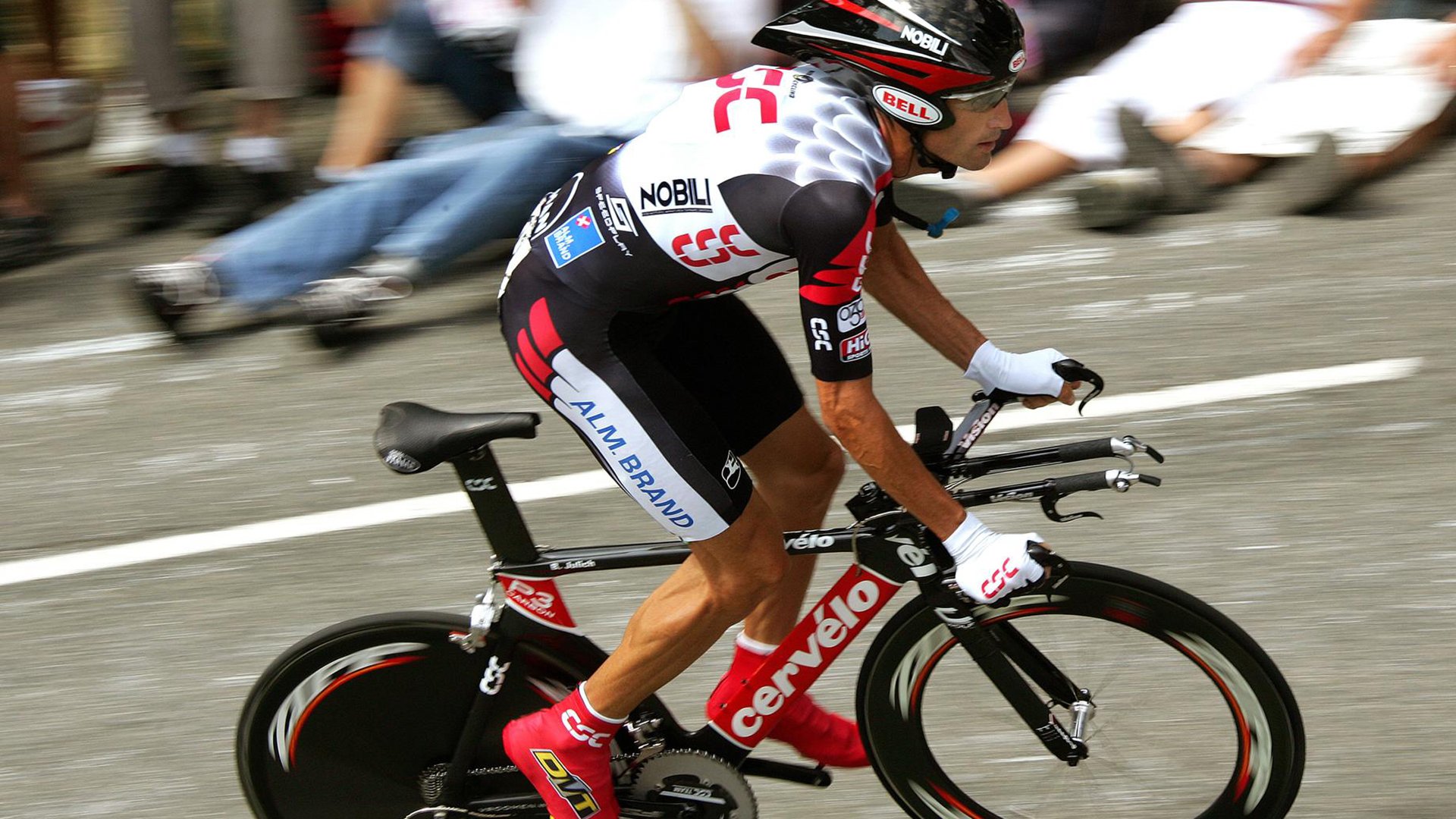 西甲联赛激战正酣,豪门争霸悬念迭起